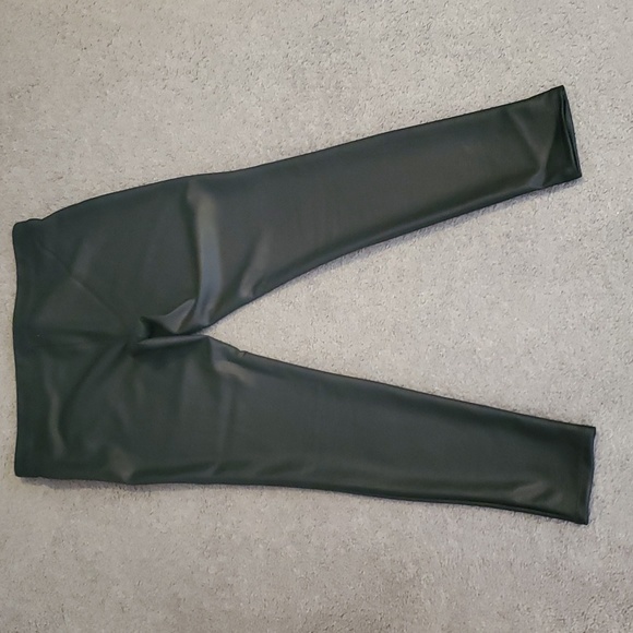 Express faux leather leggings - Picture 2 of 3